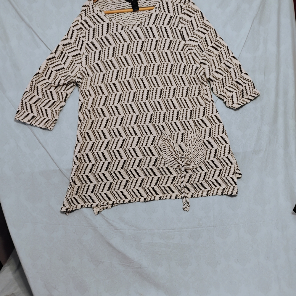 Ali Miles Black and White Chevron Tunic